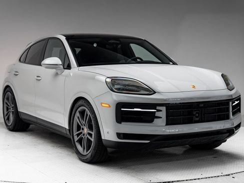 New 2026 Porsche Cayenne Coupe AWD/4WD image 32