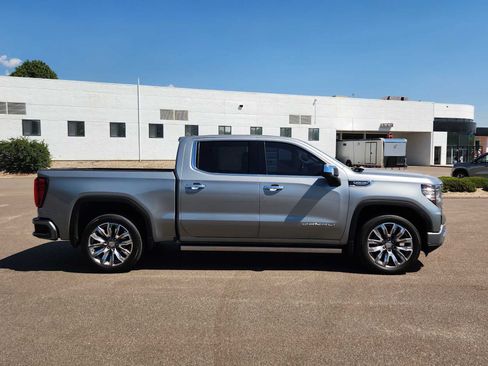 Used 2023 GMC Sierra 1500 Denali w/ Denali Reserve Package AWD/4WD image 2
