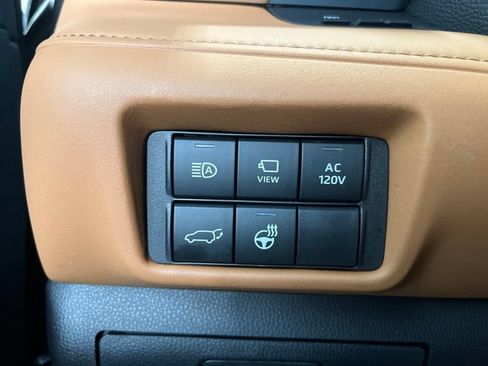 Used 2024 Toyota Highlander Platinum AWD/4WD image 14