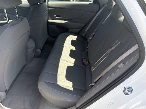 New 2026 Hyundai Elantra Hybrid FWD image 22