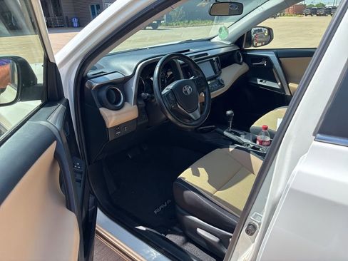 Used 2016 Toyota RAV4 XLE FWD image 7