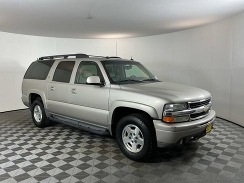 Used 2005 Chevrolet Suburban Z71 w/ Preferred Equipment Group AWD/4WD image 3
