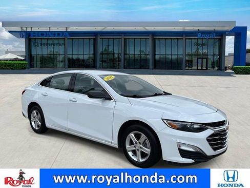 Used 2022 Chevrolet Malibu LS image 1