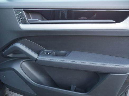 Used 2024 Porsche Cayenne image 28
