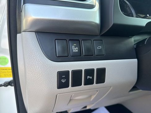 Used 2014 Toyota Highlander Limited image 26
