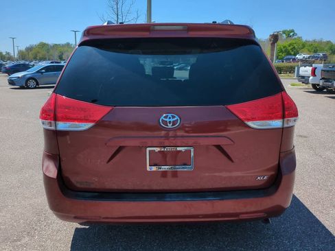 Used 2014 Toyota Sienna XLE image 5