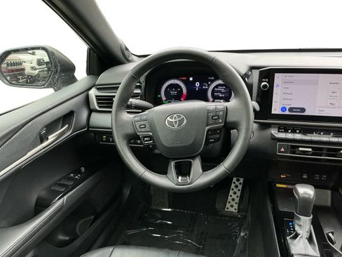 Used 2025 Toyota Camry XSE FWD image 11