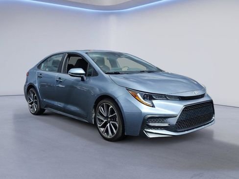 Used 2020 Toyota Corolla SE w/ SE Premium Package FWD image 3