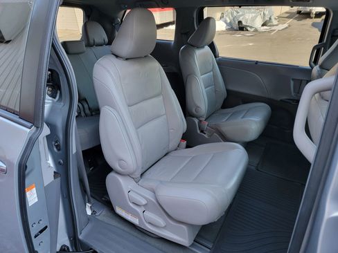Used 2017 Toyota Sienna XLE w/ XLE Navigation Package image 13