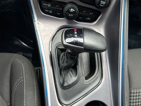 Used 2019 Dodge Challenger SXT image 20