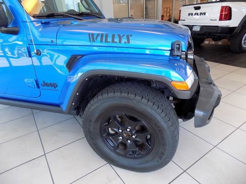 Used 2023 Jeep Gladiator Willys image 12
