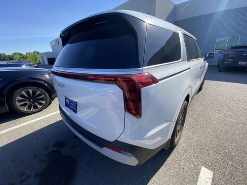 Used 2026 Kia Carnival LX FWD image 9