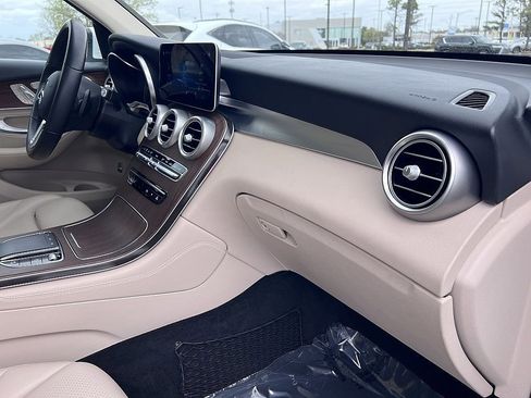 Used 2020 Mercedes-Benz GLC 300 4MATIC image 27