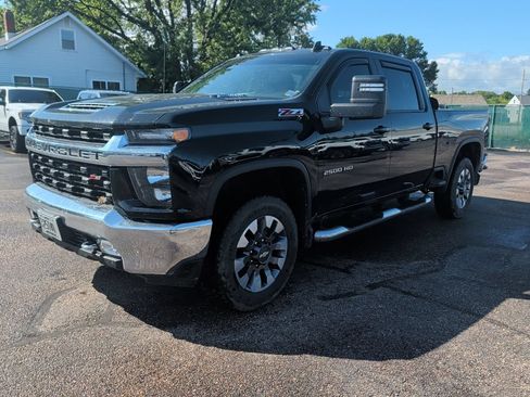 Used 2021 Chevrolet Silverado 2500 LT w/ Convenience Package AWD/4WD image 2
