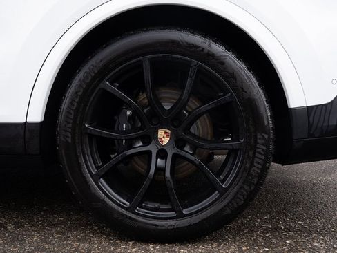 Certified 2025 Porsche Cayenne Coupe image 13