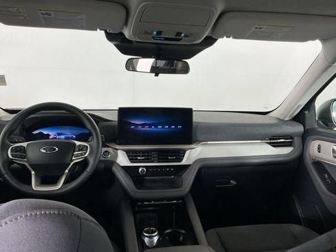 Used 2025 Ford Explorer Active AWD/4WD image 23
