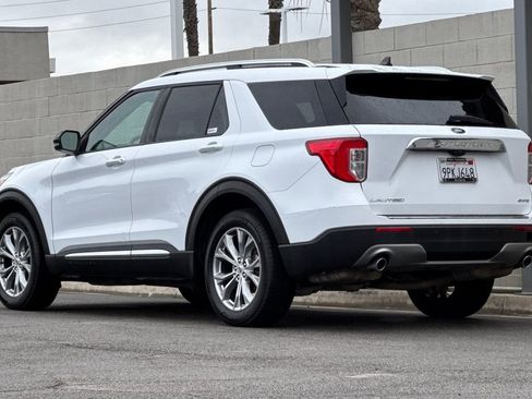 Used 2022 Ford Explorer Limited w/ Equipment Group 301A AWD/4WD image 3