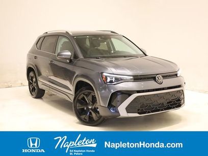 Used 2025 Volkswagen Taos SE w/ Black Wheel Package