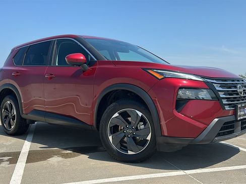 Used 2025 Nissan Rogue SV AWD/4WD image 5