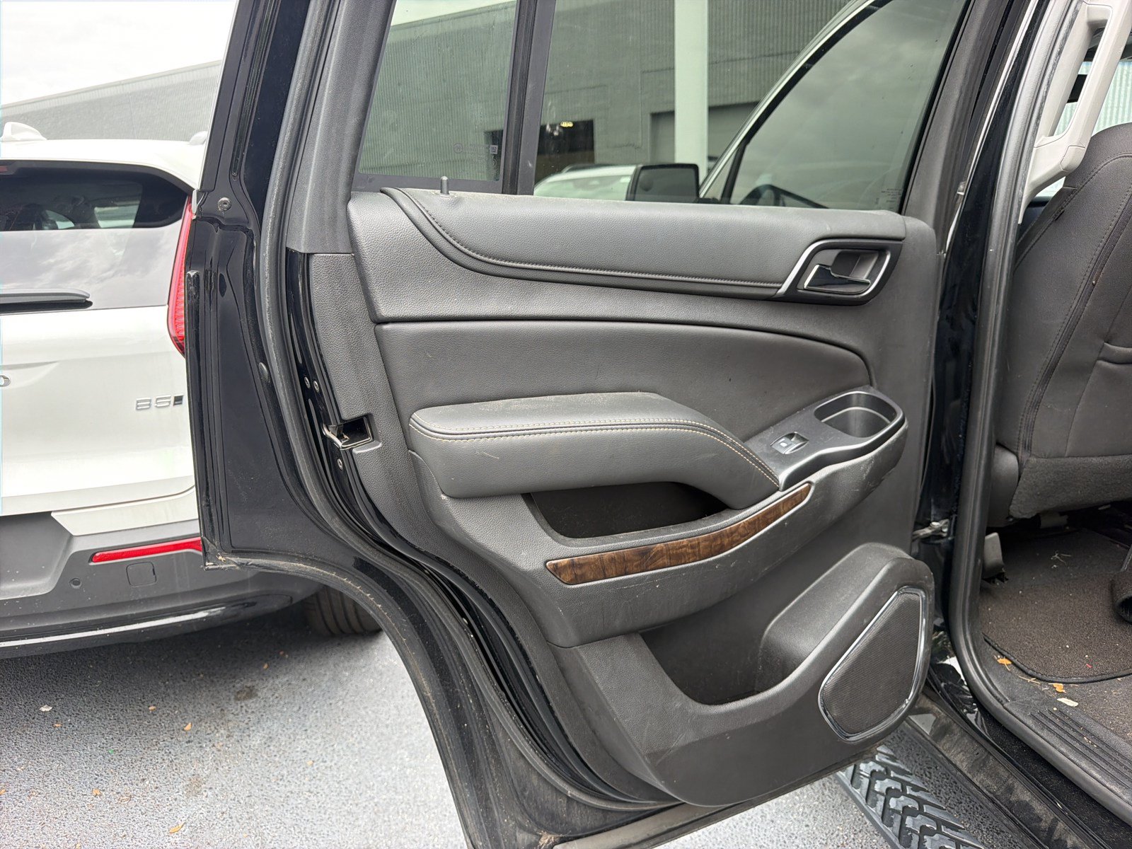 Used 2020 Chevrolet Tahoe LS RWD image 12