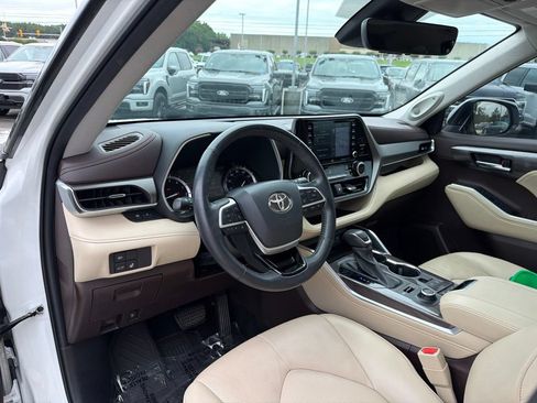 Used 2022 Toyota Highlander Limited AWD/4WD image 12