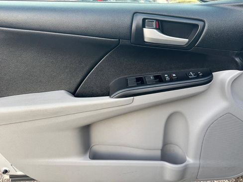 Used 2014 Toyota Camry LE image 19