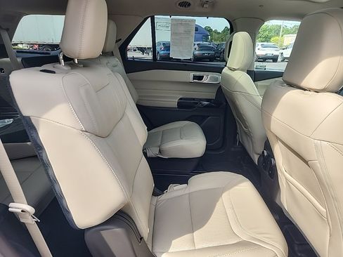 Used 2022 Ford Explorer Platinum w/ Technology Package image 33