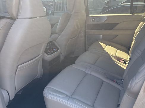 Used 2020 Lincoln Navigator Reserve w/ Luxury Package image 4