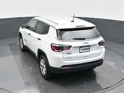 Used 2025 Jeep Compass Sport image 27