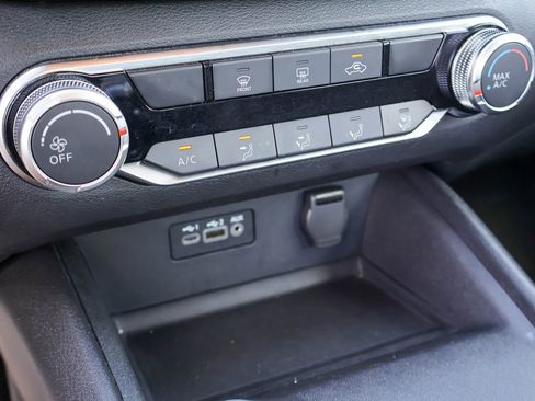 Used 2025 Nissan Altima 2.5 SV FWD image 14