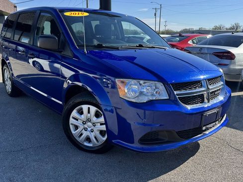 Used 2019 Dodge Grand Caravan SE w/ Mopar Premium Addition Group image 2