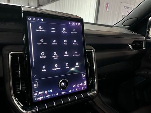 Used 2025 GMC Yukon Denali Ultimate w/ LPO, Floor Liner Package AWD/4WD image 23