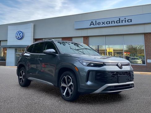 Certified 2025 Volkswagen Tiguan SE w/ Panoramic Sunroof Package AWD/4WD image 1