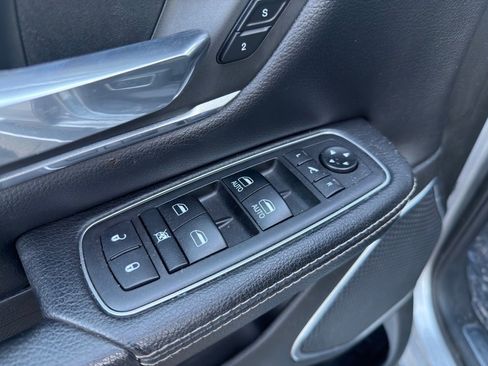 Used 2019 RAM 1500 Laramie image 13