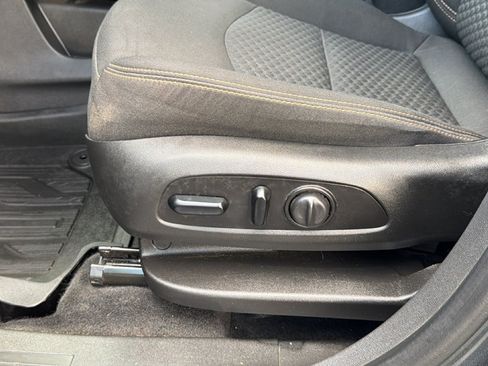 Used 2020 GMC Terrain SLE w/ Driver Convenience Package FWD image 13
