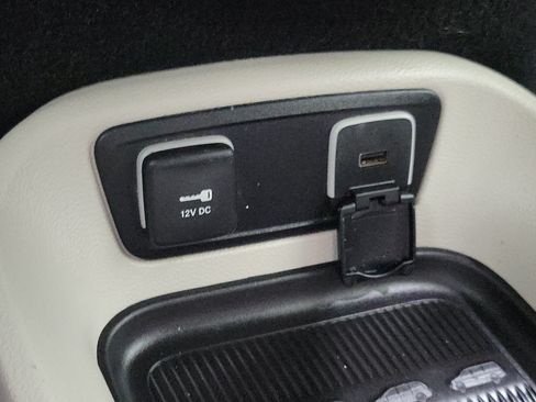 Used 2019 Chrysler Pacifica Touring-L FWD image 31