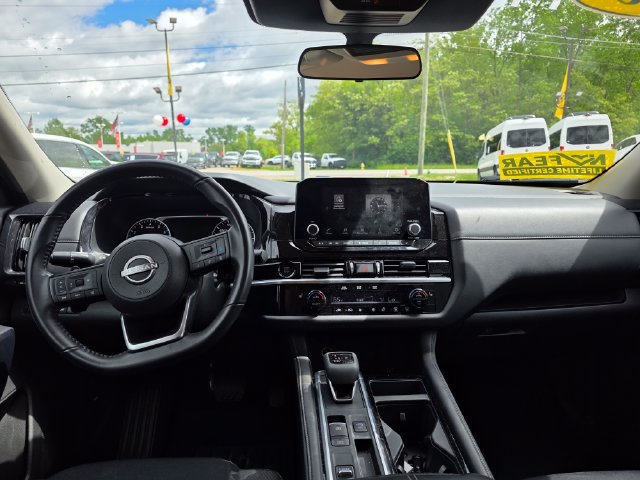 Used 2025 Nissan Pathfinder SV FWD image 16