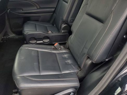 Used 2018 Toyota Highlander XLE image 9