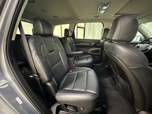 Used 2025 Kia Telluride S FWD image 18