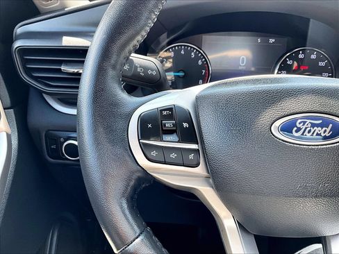 Used 2023 Ford Explorer XLT AWD/4WD image 19
