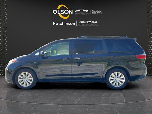 Used 2017 Toyota Sienna XLE w/ XLE Navigation Package AWD/4WD image 4