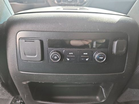 Used 2020 Chevrolet Suburban Premier image 27