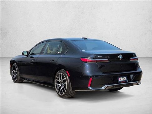 Used 2025 BMW 740i xDrive image 8