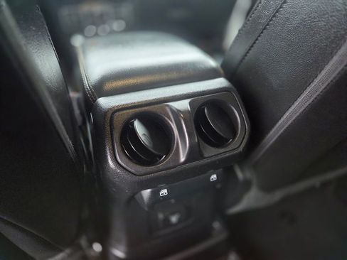 Used 2021 Jeep Wrangler Unlimited Sahara AWD/4WD image 22