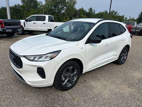 Used 2024 Ford Escape ST-Line w/ Tech Pack #1 AWD/4WD image 3