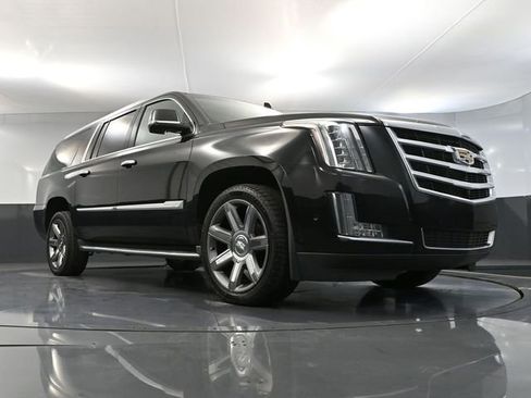 Used 2017 Cadillac Escalade ESV Luxury image 56