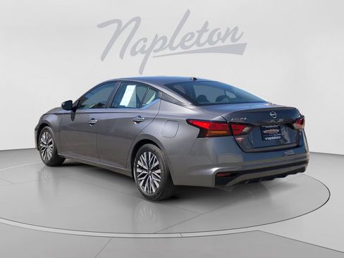 Used 2025 Nissan Altima 2.5 SV FWD image 3