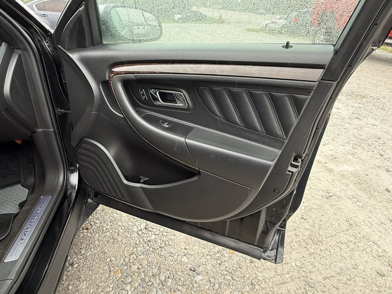 Used 2015 Ford Taurus Limited FWD image 13