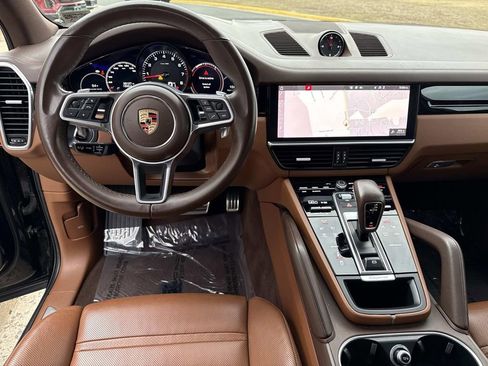 Used 2021 Porsche Cayenne S image 20