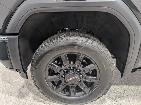 Used 2025 GMC Sierra 2500 AT4 w/ AT4 Premium Plus Package AWD/4WD image 12